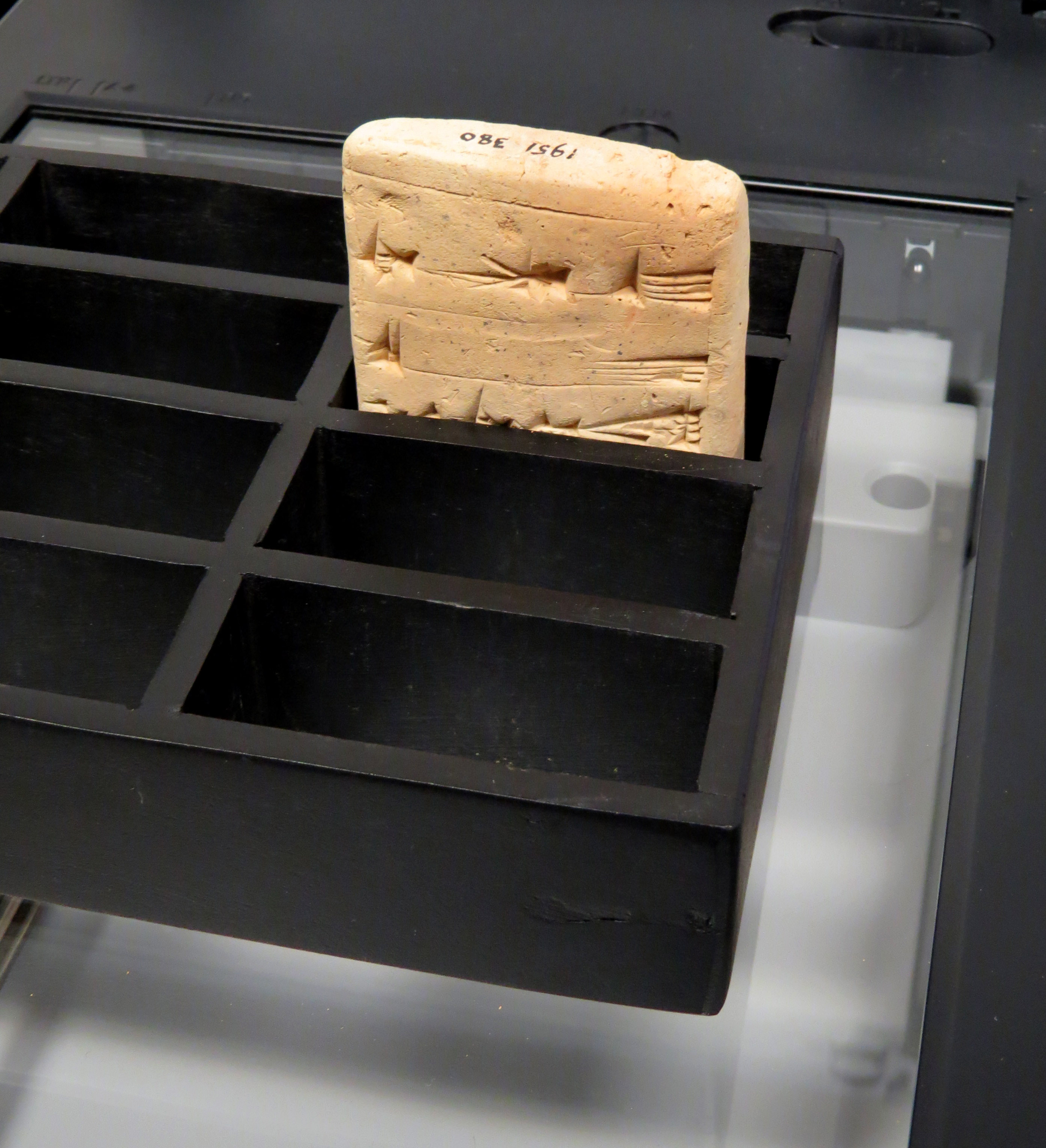 Fig. 4, Scanning the top edge with support